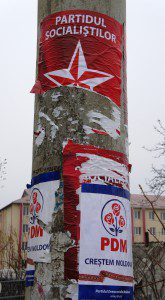 De Rysslandsvänliga Socialisterna (överst) har stöd bland väljarna medan det tills nyligen mäktiga nationella kommunistpartiet inte längre är att räkna med. (foto: Torgny Hinnemo)