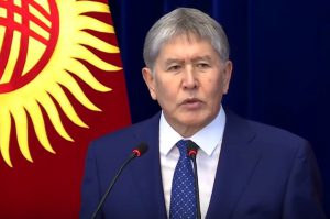 Kirgizistans president Atambajev reagerade surt mot grannladets kulturminister: Det är bättre att vara städerska än en korrumperad minister (klicka på bilden för att se uttalandet på Youtube)